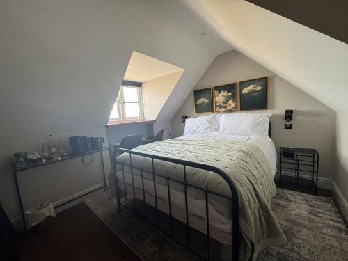 Una cama o camas en una habitación de Stay at Plattens