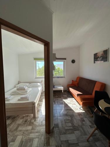 Studio Apartment Simi