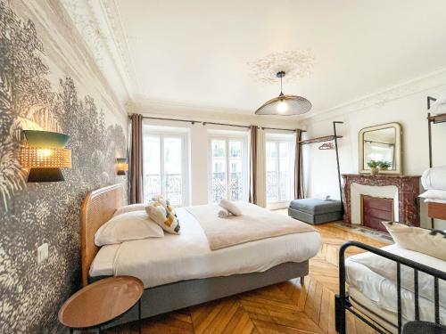 Urban Flat 99 - Spacious 6 BDR Apartment in Paris