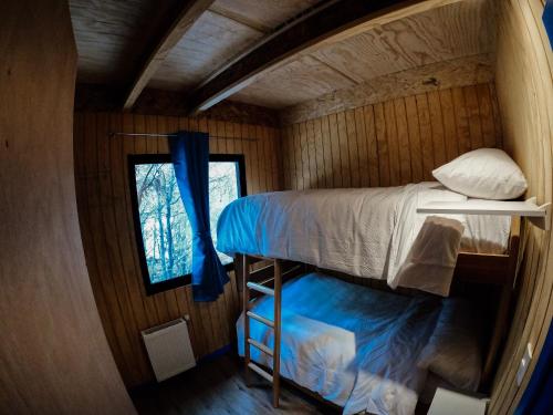 Ένα ή περισσότερα κρεβάτια σε δωμάτιο στο Rebelde Hostel