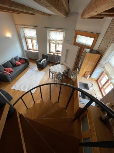 Posezení v ubytování Old town Luxury Loft with Sauna