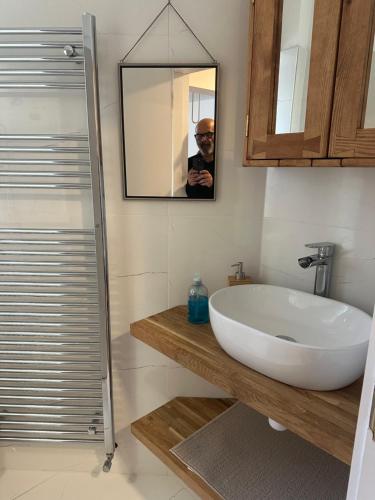 Vannituba majutusasutuses Charming Apt at the heart of Richmond London plus parking