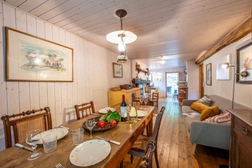 a dining room and living room with a table at Spitzenhaus Val Onsernone - Happy Rentals in Vergeletto