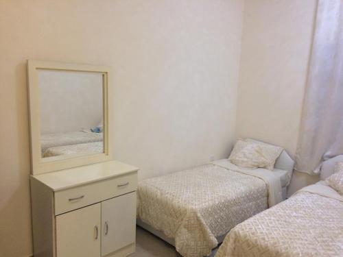 Postel nebo postele na pokoji v ubytování فيلا صلالة