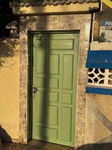 a green door on the side of a building at Essaouira trip hostel in Essaouira