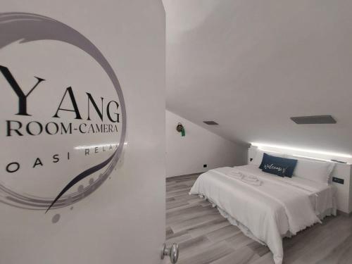 a room with a bed and a sign on the wall at Oasi Relax in Borgo Isonzo