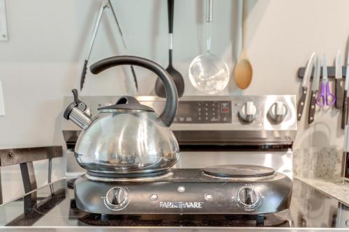 a tea kettle sitting on top of a stove in a kitchen at 1 Mi to Conway Riverwalk Studio in Historic Dtwn in Conway