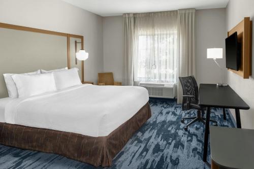 Letto o letti in una camera di Fairfield Inn & Suites by Marriott Atlanta Acworth