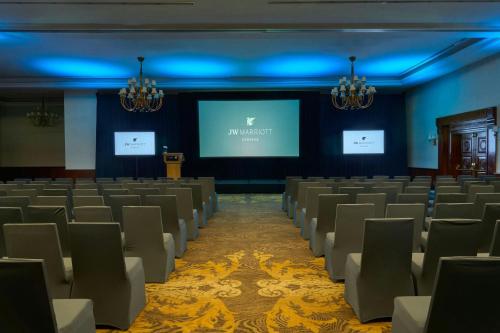 a conference room with chairs and a screen at JW Marriott Caracas in Caracas