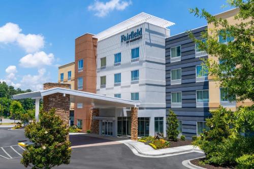 un'immagine della facciata di un hotel di Fairfield Inn & Suites by Marriott Atlanta Acworth ad Acworth