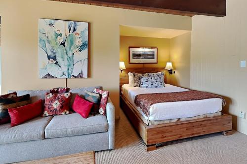 Timberline Condominiums Studio Standard Unit 216 photo 2