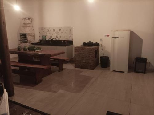 Dapur atau dapur kecil di Espaço Girassol Chalé Itaitu