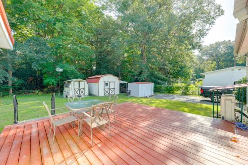 12 Mi to Dtwn Lewes and Beach Delaware Home with Deckにある庭