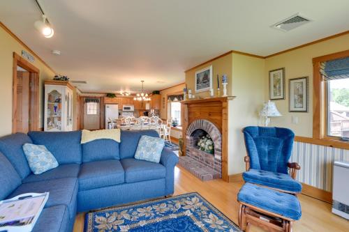 Posezení v ubytování Lake Memphremagog Access Newport Condo with Balcony