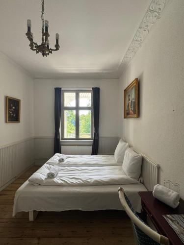a bed in a room with a window at Liselund Ny Slot Hotel in Borre