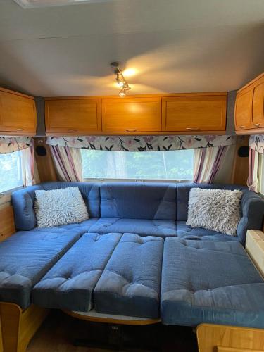 a couch in the back of a rv at Lärkan 