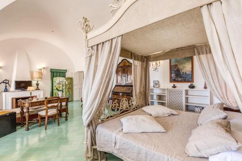Una cama o camas en una habitación de Villa Calypso