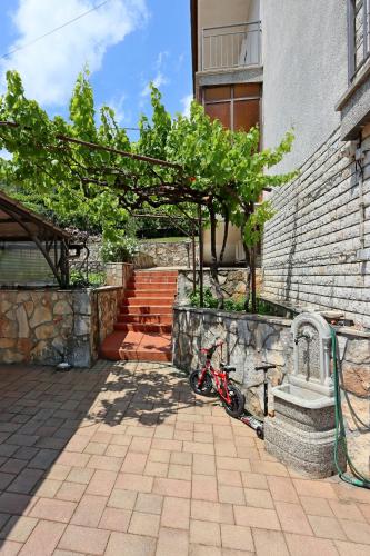 Gambar di galeri bagi Apartments with parking space Lovran, Opatija - 23701 di Lovran