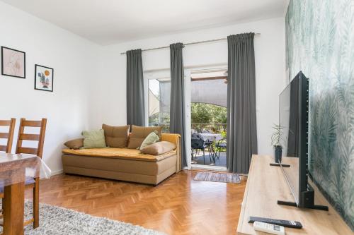 Apartments with parking space Trogir - 24167