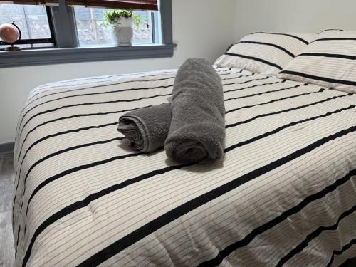 a bed with two towels on top of it at Hostel Fish Seattle in Seattle