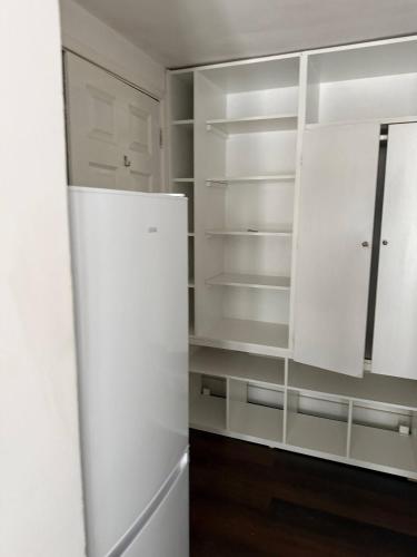 Φωτογραφία από το άλμπουμ του Relax in Uxbridge with Private Room Garden Access στο Άξμπριτζ
