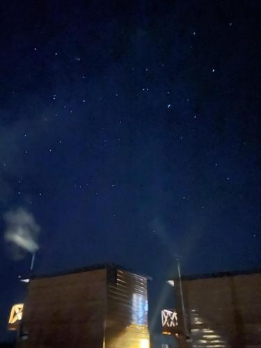 a starry sky at night with a building at Luz de Luna Antilhue in Valdivia