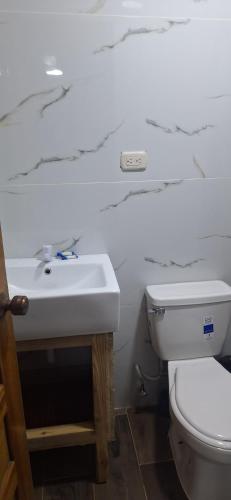 Koupelna v ubytování Casa Rural El Paraíso de Saona