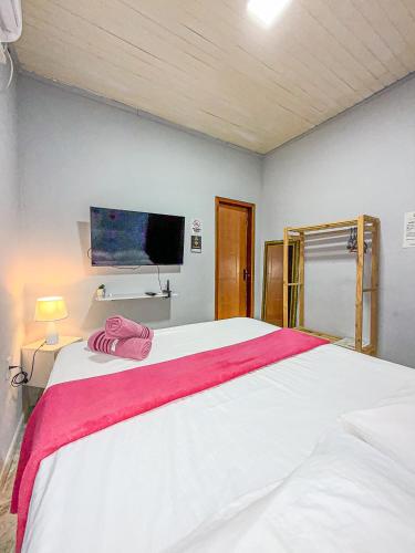 a bedroom with a large white bed with a red blanket at Residencial Napolitan in Manaus