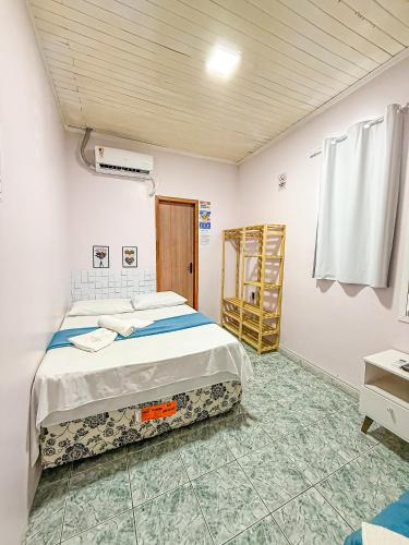 a bedroom with a large bed in a room at Residencial Napolitan in Manaus
