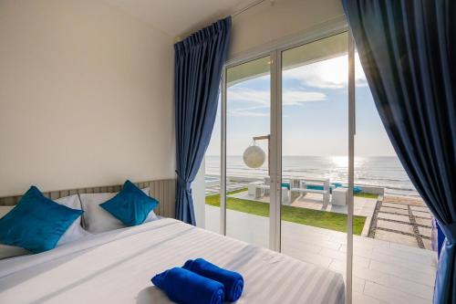 Ένα ή περισσότερα κρεβάτια σε δωμάτιο στο SunSea Beachfront Cha-Am