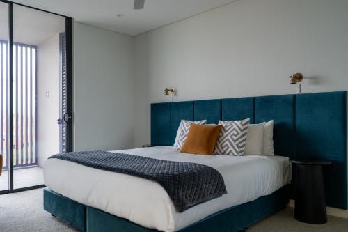 Astina Suites, Penrithにあるベッド