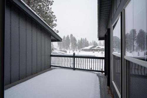 Φωτογραφία από το άλμπουμ του Cozy mid-century getaway near Downtown σε Bend