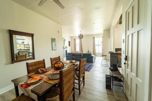 Billede fra billedgalleriet på Global Entry Walk-Up Units i Albany