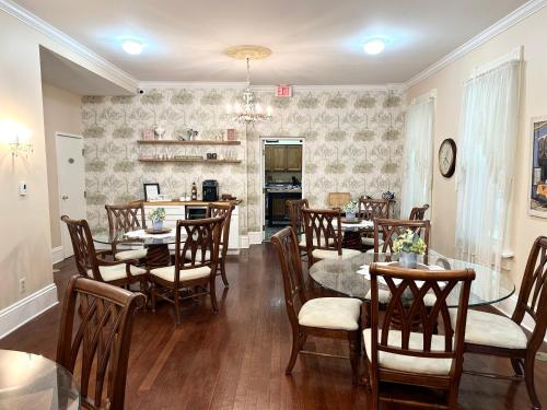a dining room with a table and chairs at 50 Lincoln Short North Bed & Breakfast in Columbus