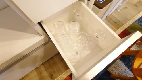 a white counter with wine glasses on it at 名鉄名古屋まで7分1棟貸し切り駐車場あり in Nishi-biwashima