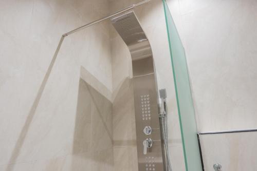 Ένα μπάνιο στο سمو 101 ــ OrbitNet 3 JED