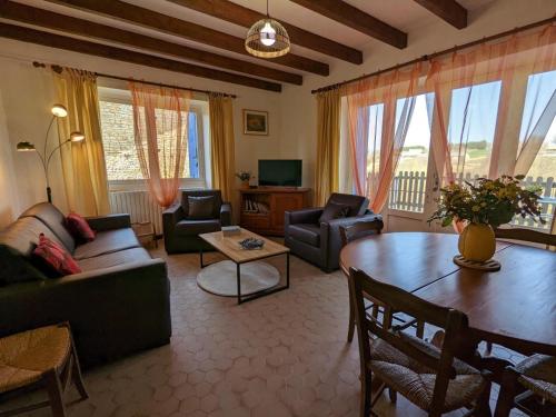 Maison avec grand jardin clos et équipements bébé - FR-1-653-22