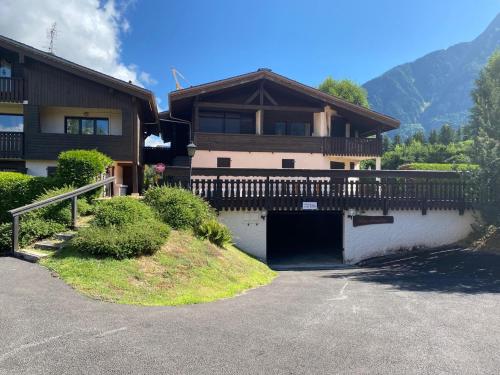 Appartement moderne avec terrasse et jardin privatif à Chamonix - Parking inclus