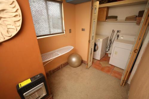 a small room with a hallway with a room with a sink and a window at Xio's House in Manuel F. Martínez
