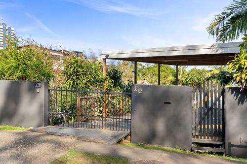 カラウンドラにあるCaloundra Beach Break - 3BD Family Homeのギャラリーの写真