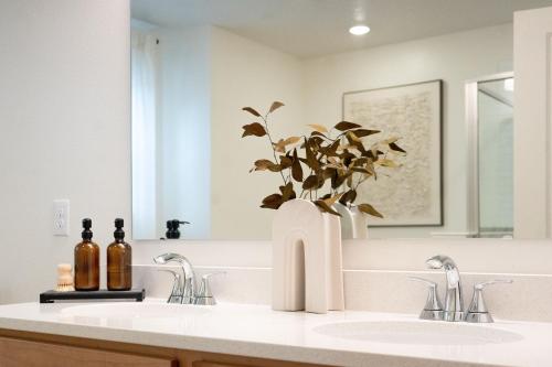 a bathroom with two sinks and a vase with a plant at New 4BR Lakeland Home with Whole-Home Water Purifier in Lakeland