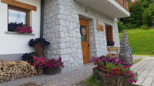 Κήπος έξω από το Albergo Chalet Abete Rosso