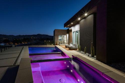 Πισίνα στο ή κοντά στο Gatsby by Fieldtrip Modern Luxury with Infinity Pool Game Room