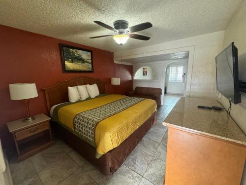 Μια τηλεόραση ή/και κέντρο ψυχαγωγίας στο Havasu Inn & Suites