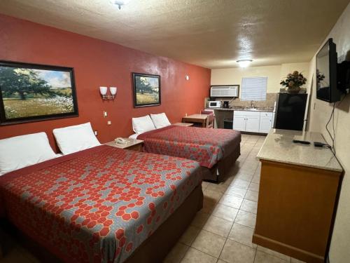Μια τηλεόραση ή/και κέντρο ψυχαγωγίας στο Havasu Inn & Suites