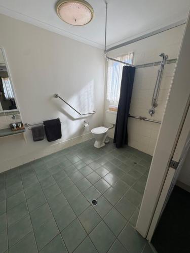 Bilik mandi di Warrego Motel