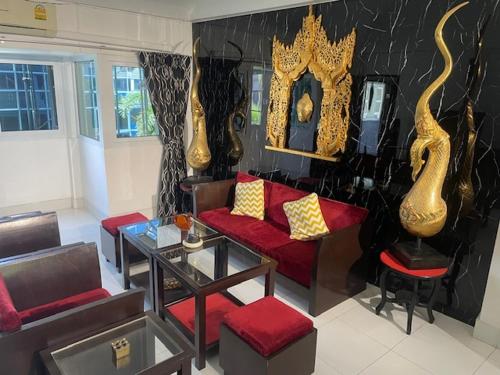 Posezení v ubytování Fong Kaew and Baan Nang Fa Guesthouse