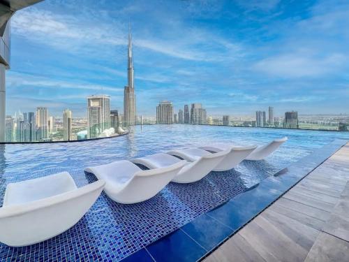 Famous Infinity Pool with Burj Khalifa View on High Floor