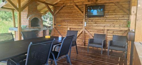 a dining room with a table and chairs in a cabin at Forest House Doftana in Teşila