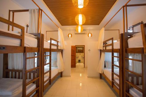 Nuansa Penida Hostelにあるベッド